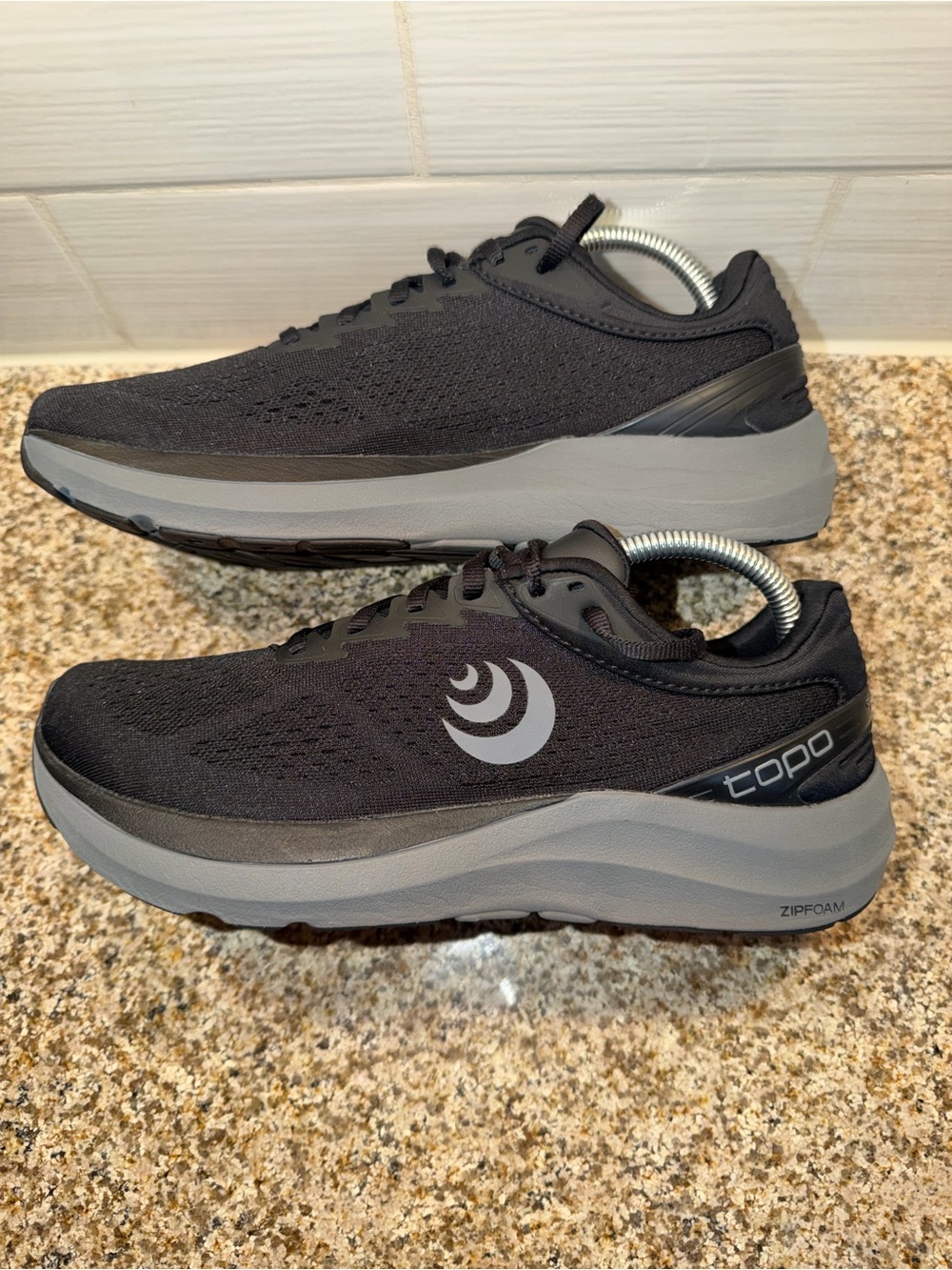Topo Athletic Women's Black/Grey Running Shoe